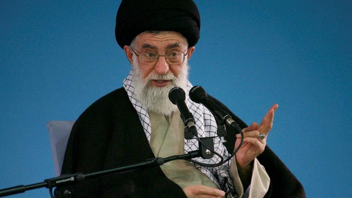 Istri Khamenei Meninggal Akibat Serangan AS-Israel di Iran