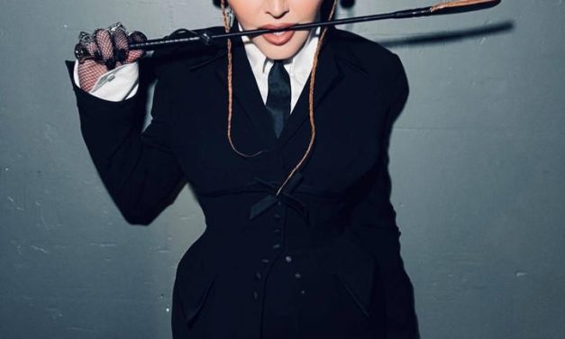 Kostum Vintage Madonna Hilang, Imbalan Menanti!