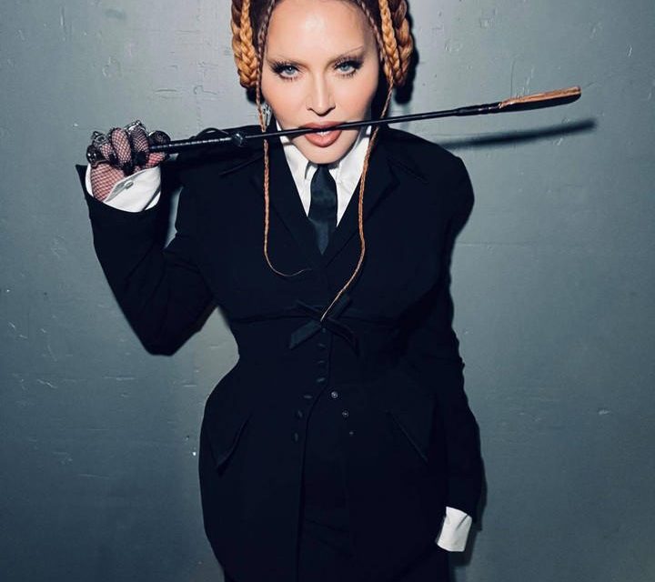 Kostum Vintage Madonna Hilang, Imbalan Menanti!