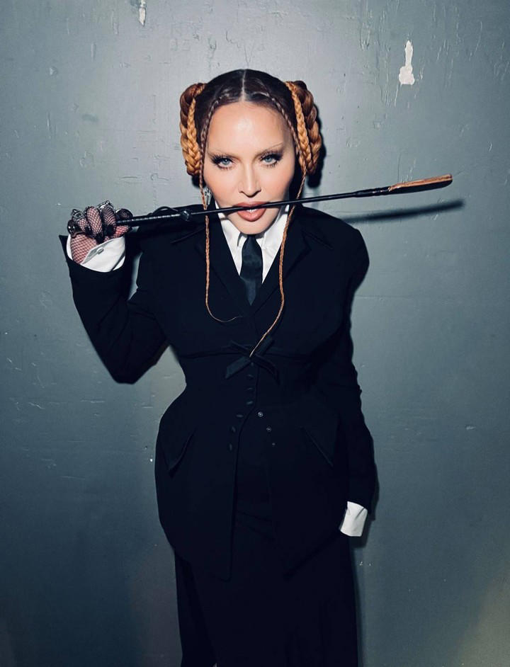 Kostum Vintage Madonna Hilang, Imbalan Menanti!