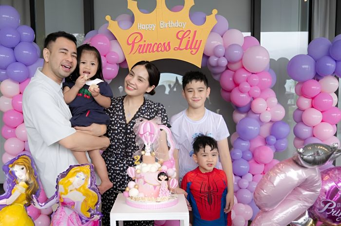 Gelar Perayaan Sederhana, Raffi Ahmad Merayakan Ulang Tahun Ke-2 Lily Dengan Penuh Kehangatan Tanpa Perayaan Mewah.