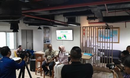 Pintu Terbuka PLTSa Bantargebang Untuk Pelajar, Mahasiswa Boleh Pegang Alat
