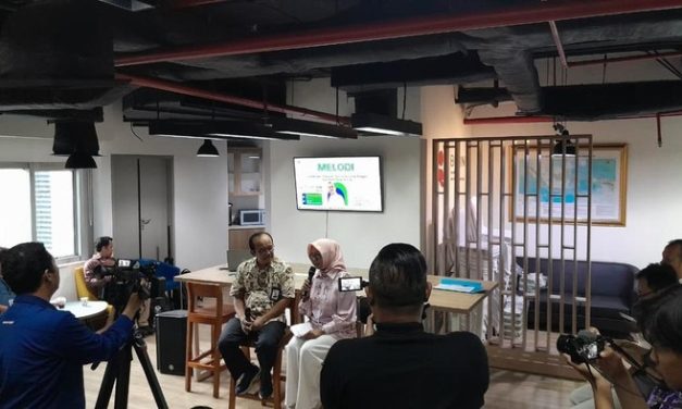 Pintu Terbuka PLTSa Bantargebang Untuk Pelajar, Mahasiswa Boleh Pegang Alat