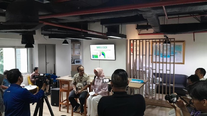 Pintu Terbuka PLTSa Bantargebang Untuk Pelajar, Mahasiswa Boleh Pegang Alatc
