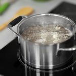 Merebus Air, Solusi Turunkan Kadar Nanoplastik & Mikroplastik