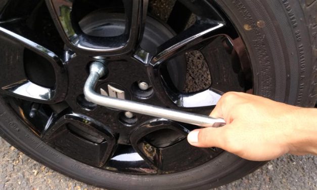 Trik Ampuh Membuka Baut Roda Mobil Bekas Dengan Mudah