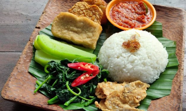 Nasi Tempong, Menu Pedas Legendaris Khas Banyuwangi