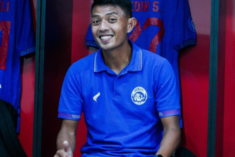 Perpisahan Emosional, Dedik Setiawan Tinggalkan Arema FC