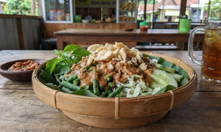 Karedok Khas Sunda, Sayuran Renyah Berselimut Bumbu Kacang