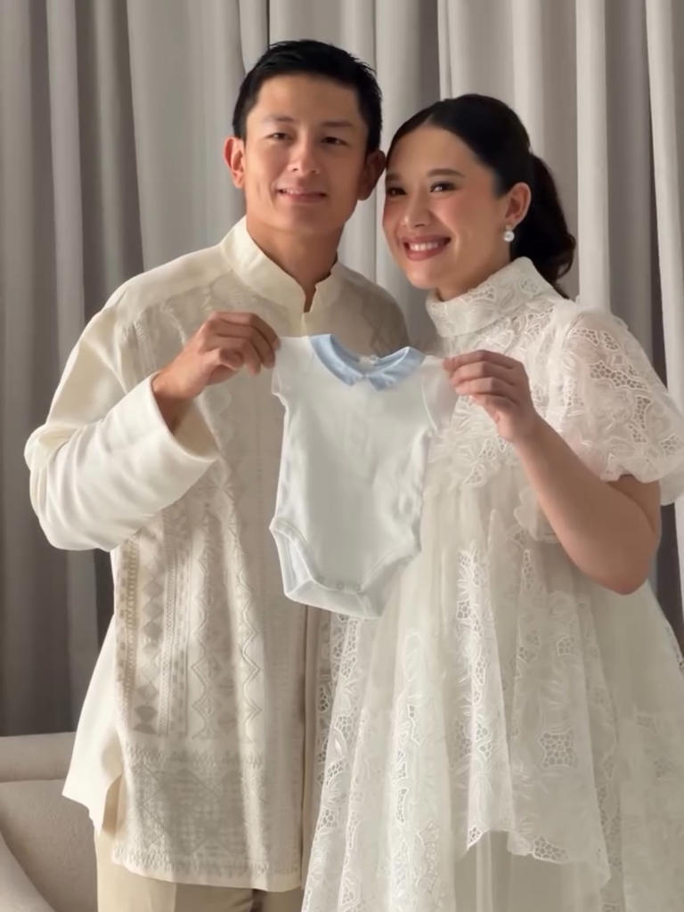 Romantis Banget! Potret Athina & Rio Haryanto Maternity Shoot