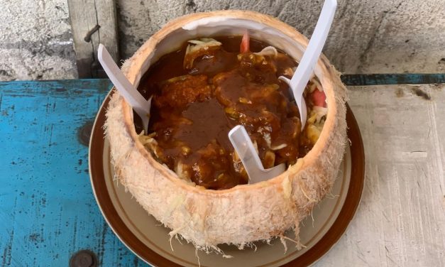 Rujak Amerika Di Semarang Unik, Di Sajikan Pakai Batok Kelapa