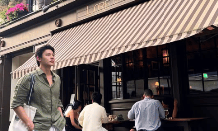 OOTD Simpel Tapi Kece! Gaya Long Pants Putih Ala Mark Prin