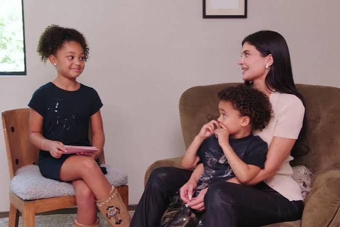 Bikin Gemas! Stormi Pimpin Wawancara, Aire Ikut Tingkah Lucu
