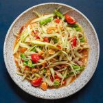 Bukan Salad Biasa! Somtam Punya Sensasi Pedas Asam