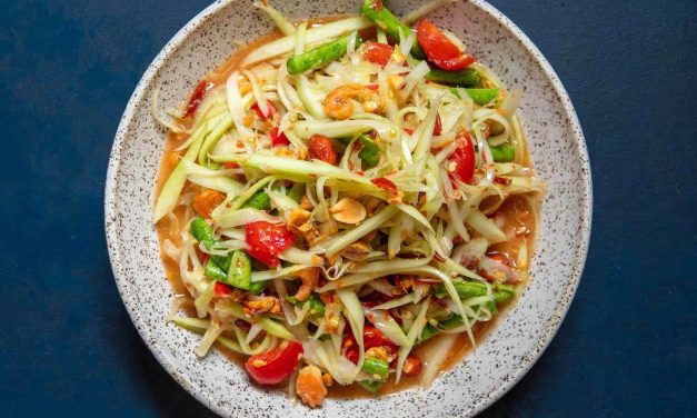 Bukan Salad Biasa! Somtam Punya Sensasi Pedas Asam