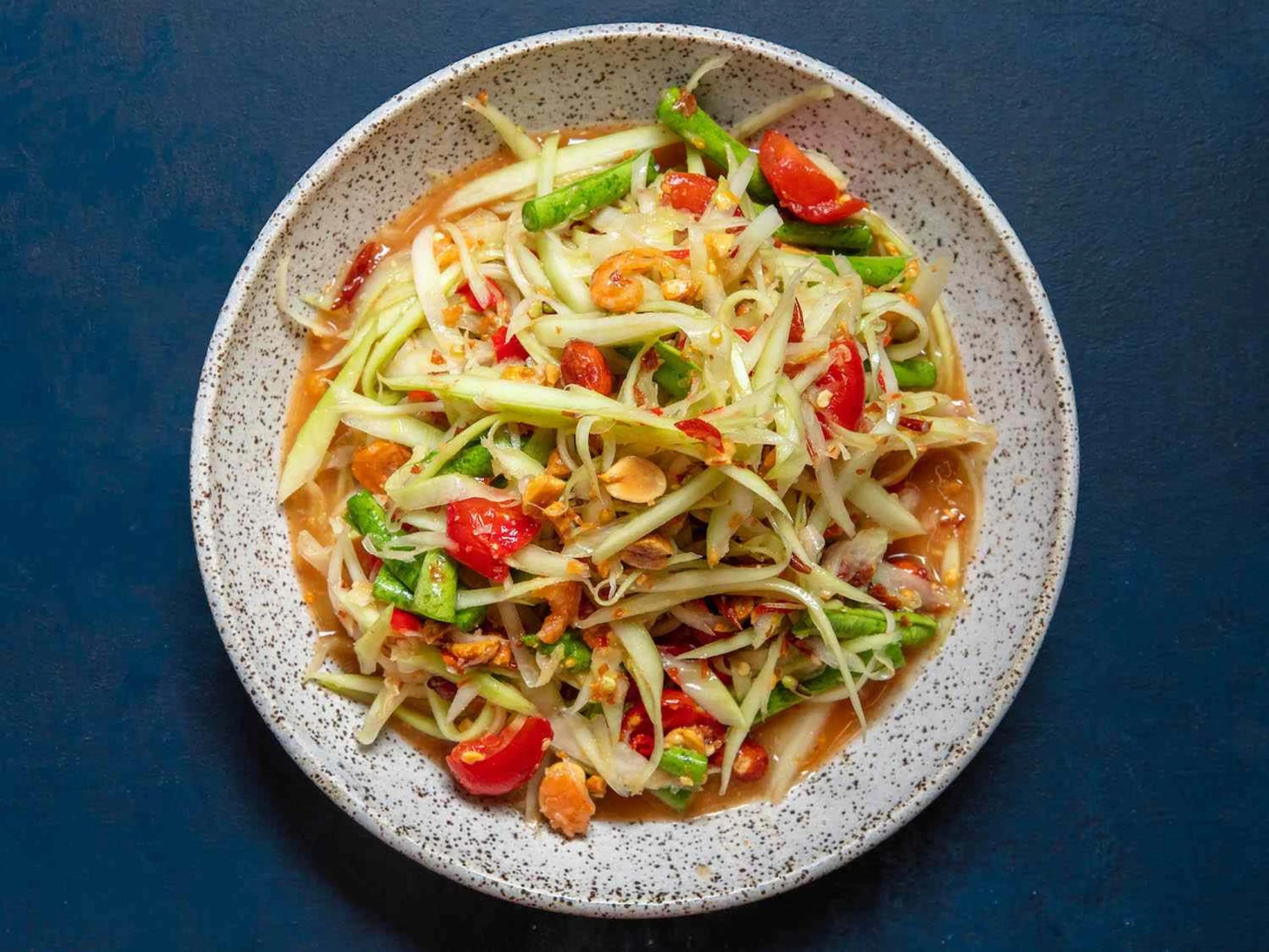Bukan Salad Biasa! Somtam Punya Sensasi Pedas Asam