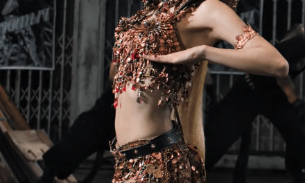 Auto Jadi Sorotan! Lisa BLACKPINK Di MV Sawadika Tampil Unik