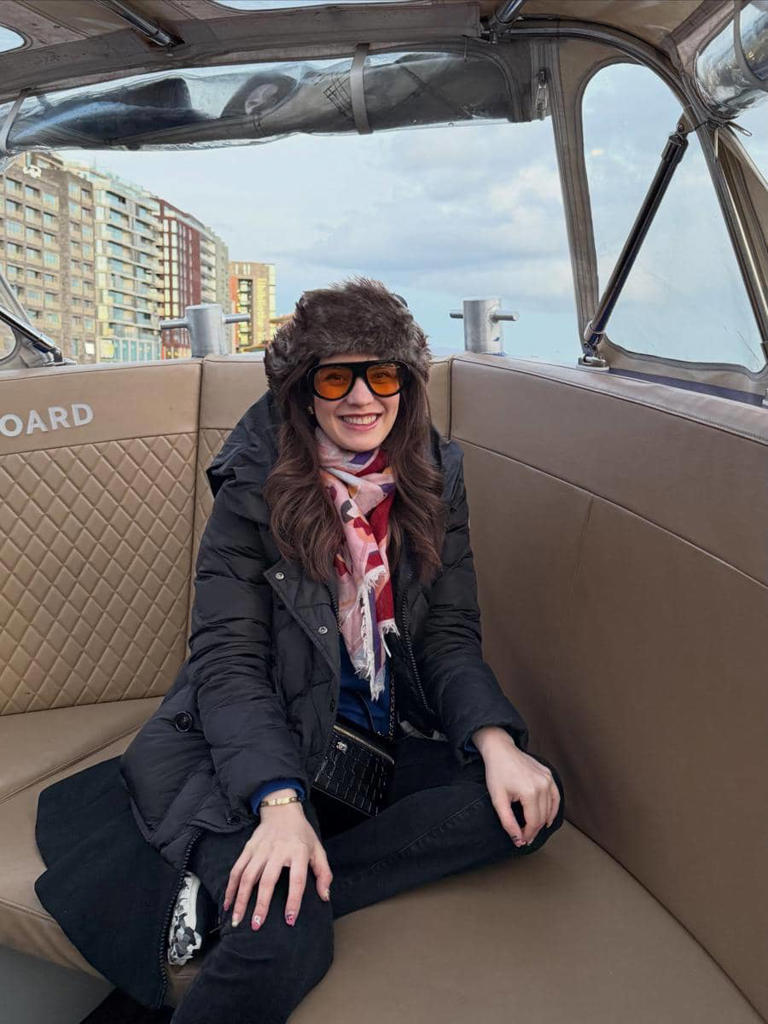 Jelajahi Belanda! Carissa Puteri Santai Keliling Kanal Amsterdam