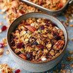Kaya Nutrisi! Granola Mengandung Oat, Kacang, Dan Buah Kering
